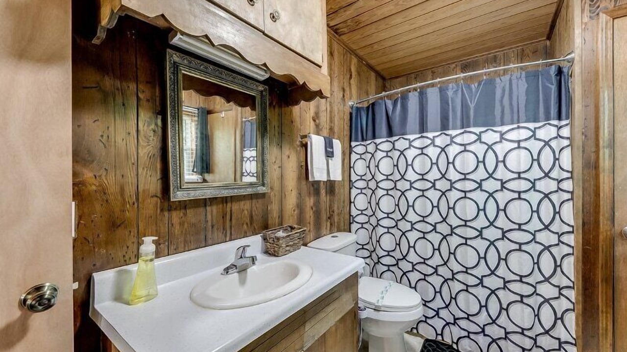 Photo of Bathroom in Helen