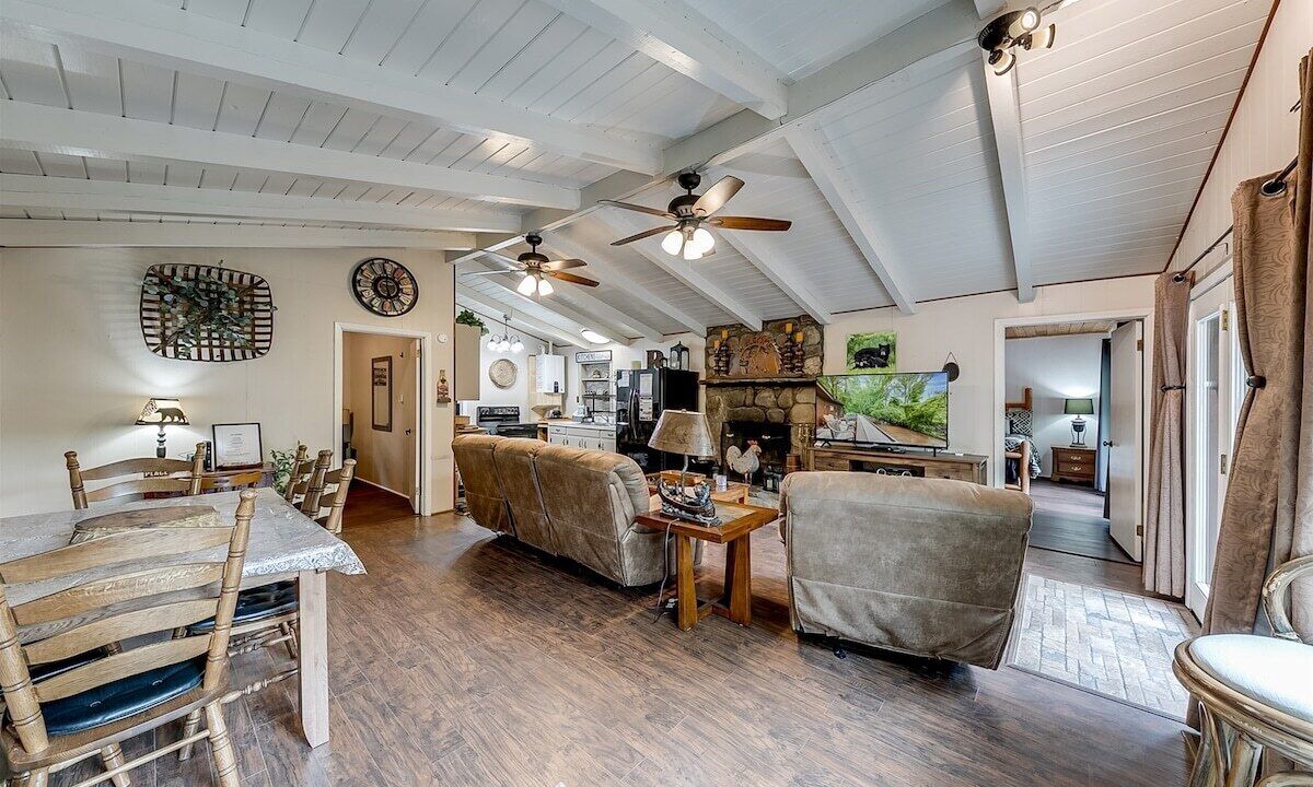 Photo of Livingroom in Helen
