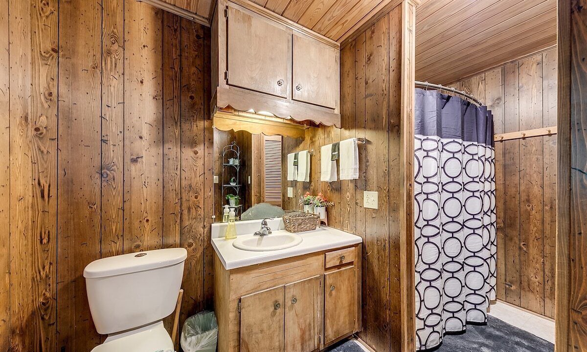 Photo of Bathroom in Helen