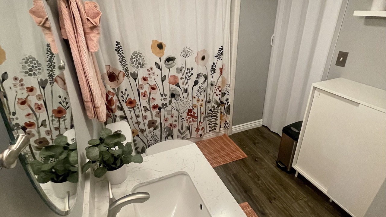 Photo of Bathroom in Sandy