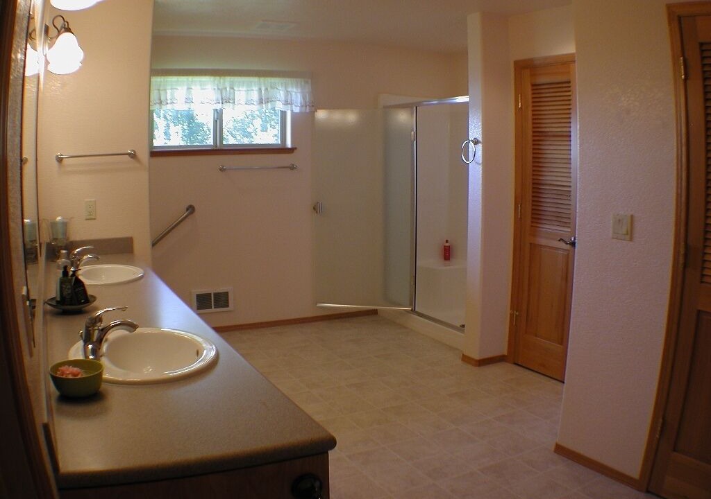 Photo of Bathroom in Adelma Beach