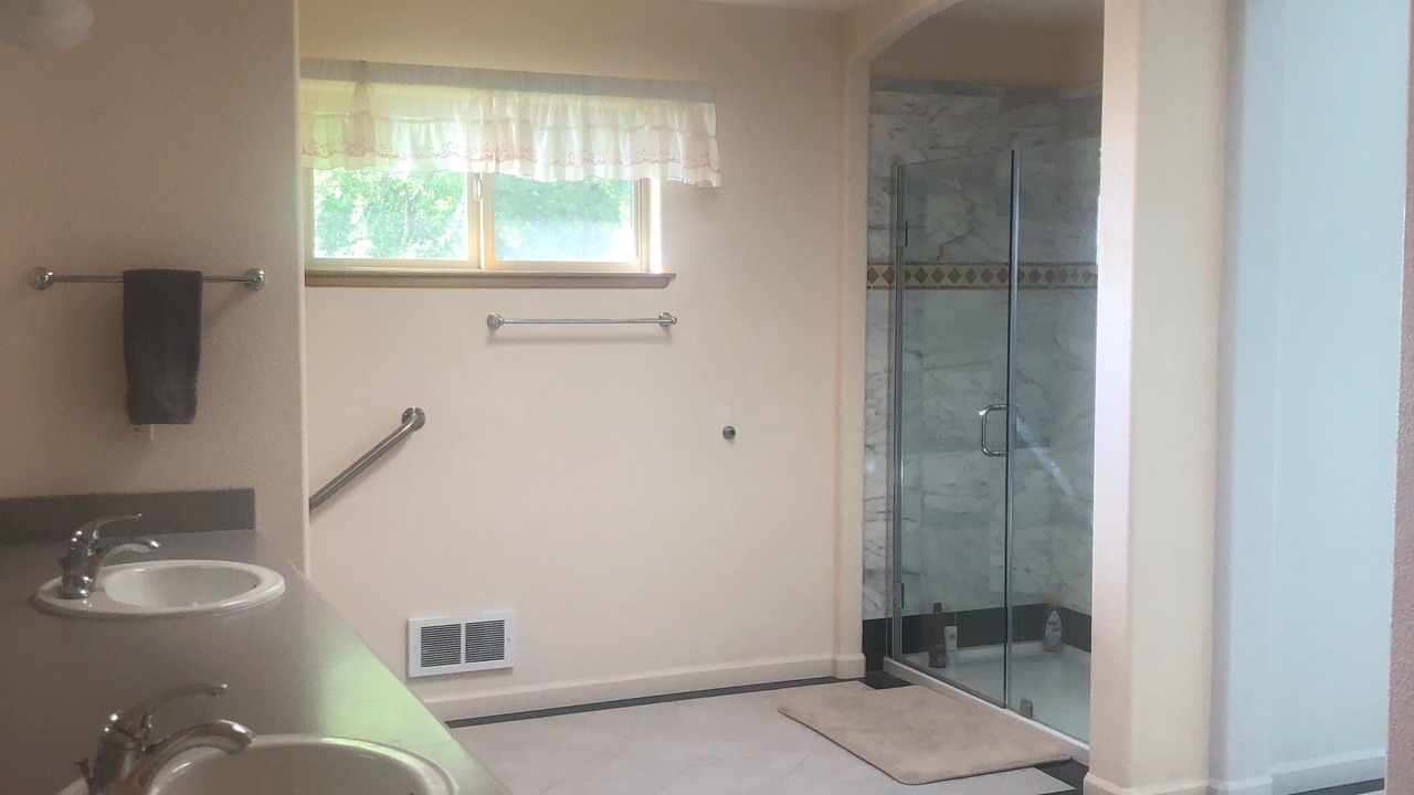 Photo of Bathroom in Adelma Beach