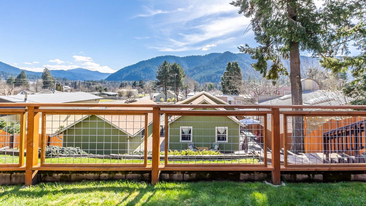 Photo of Outdoor in Oakridge