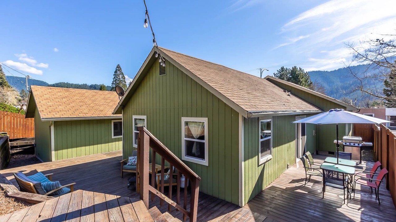Photo of Outdoor in Oakridge