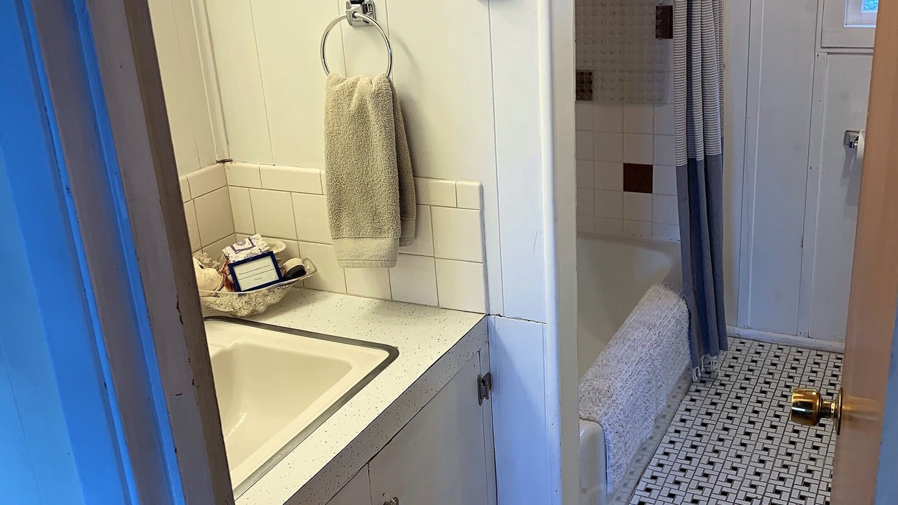 Photo of Bathroom in Indianola