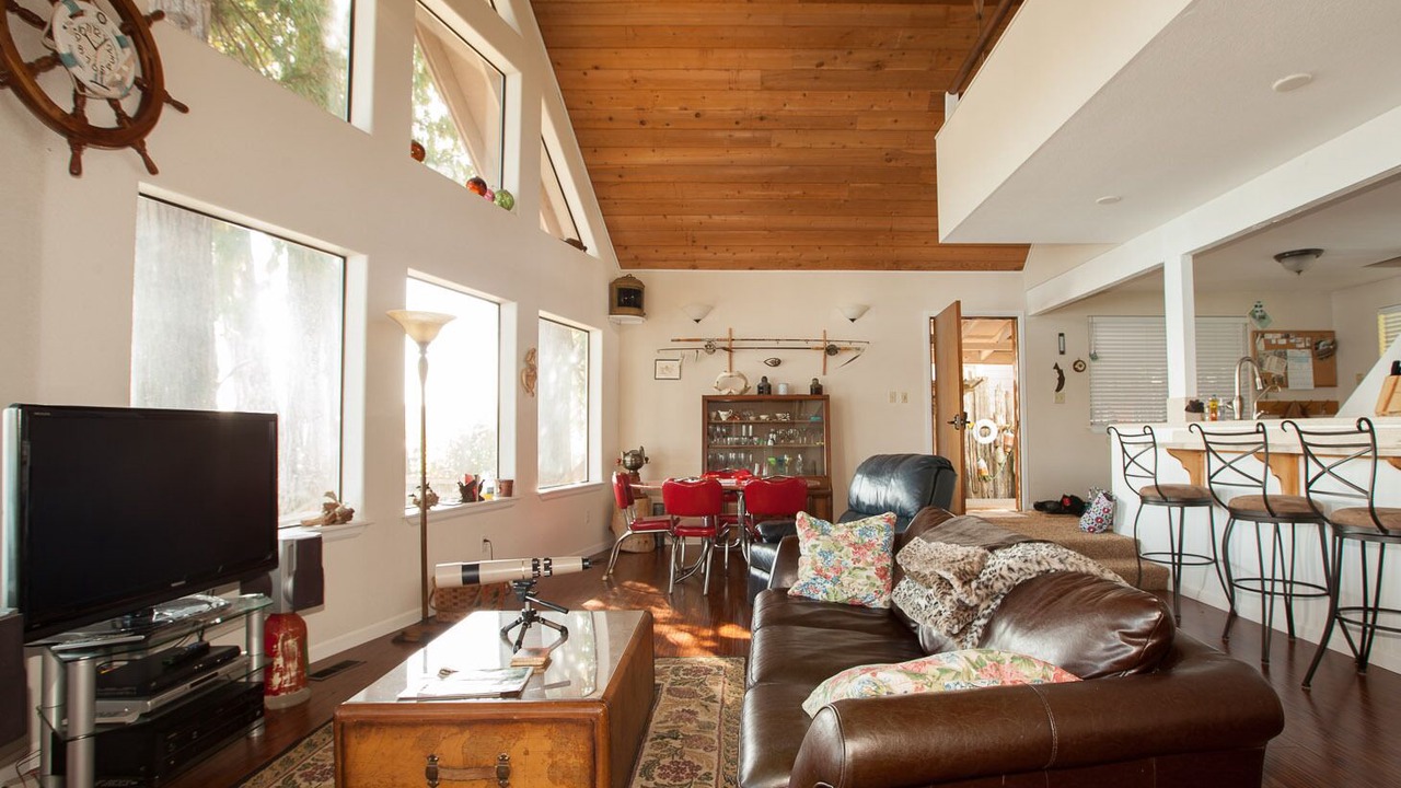 Photo of Livingroom in Brinnon