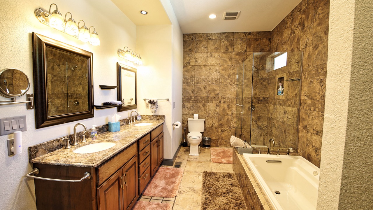 Photo of Bathroom in Roach