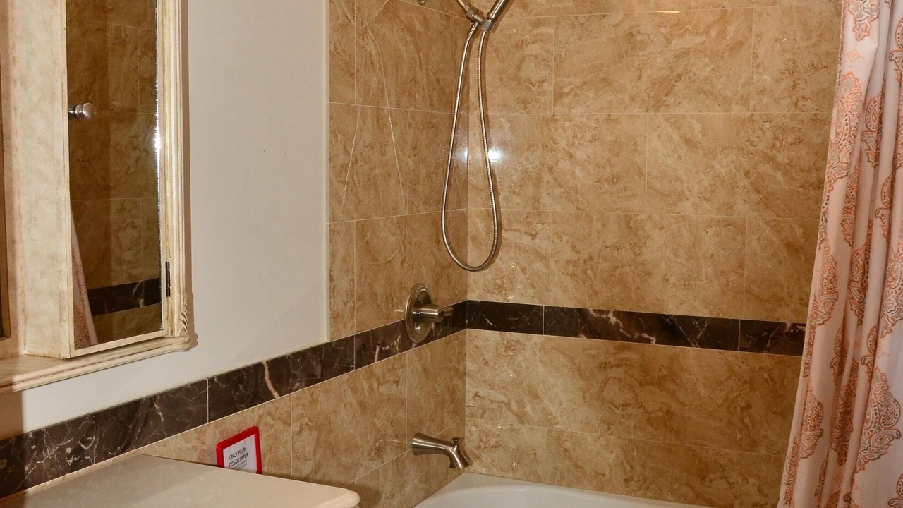 Photo of Bathroom in Oro Station