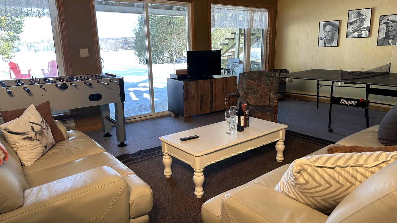 Photo of Livingroom in McMurrich/Monteith