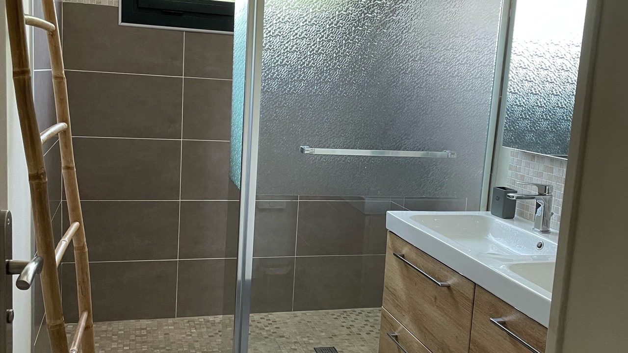 Photo of Bathroom in Lanton