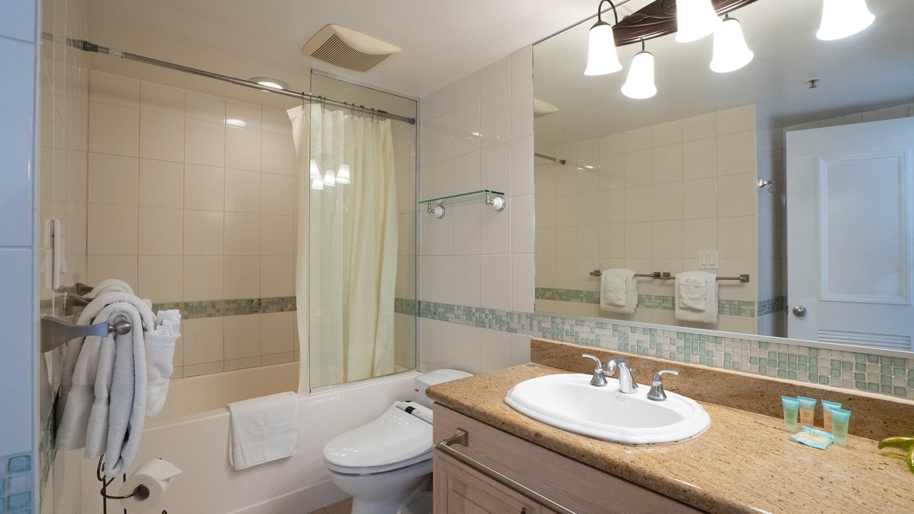 Photo of Bathroom in Waikiki