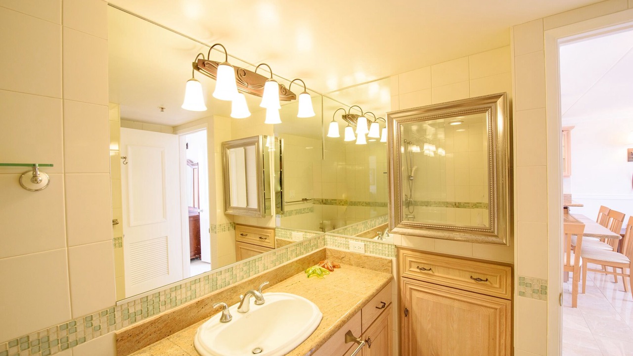 Photo of Bathroom in Waikiki