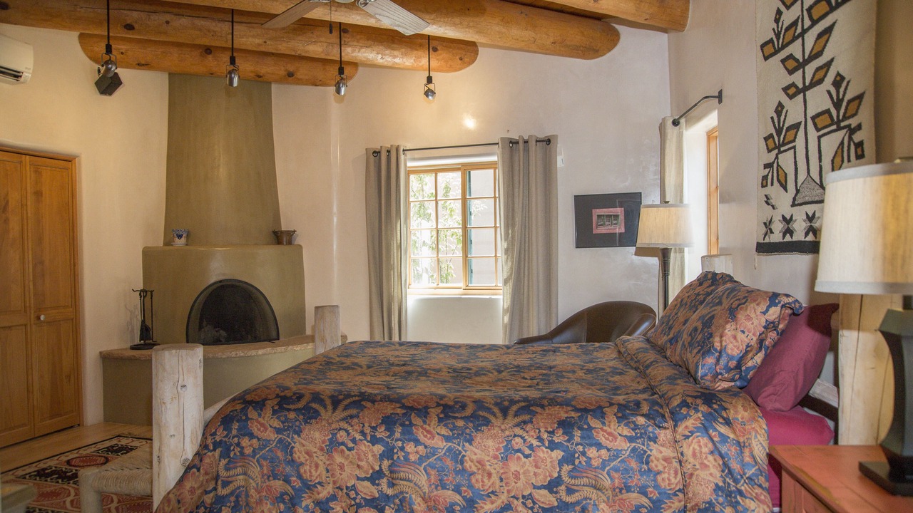 Photo of Livingroom in Historic Eastside