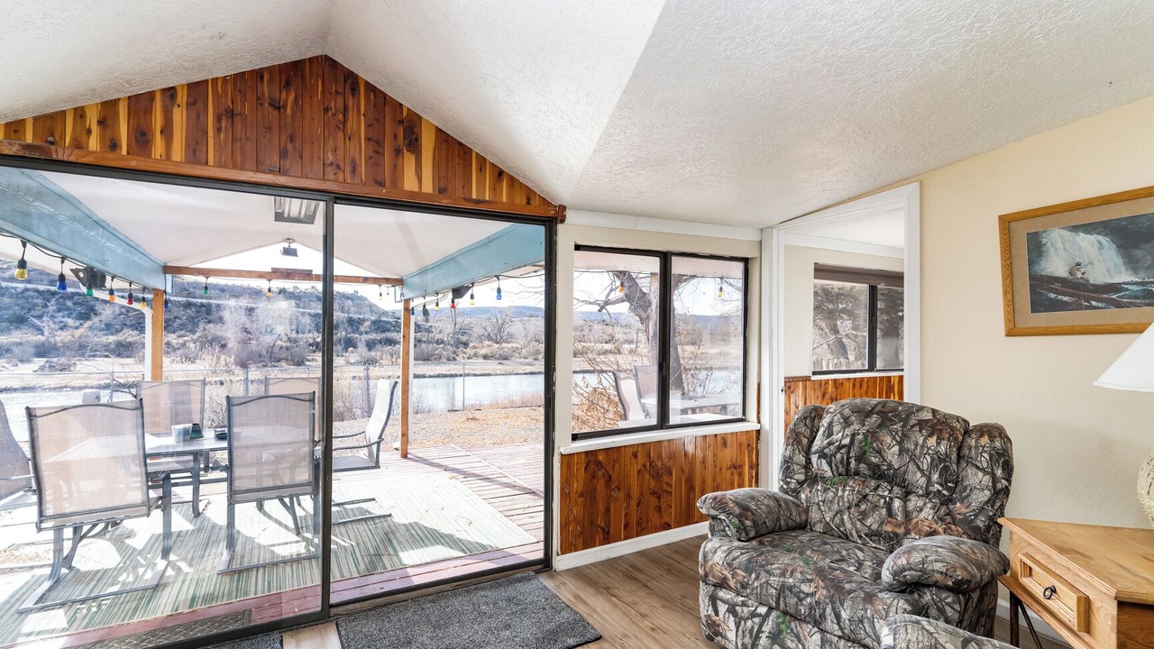 Photo of Livingroom in Navajo Dam