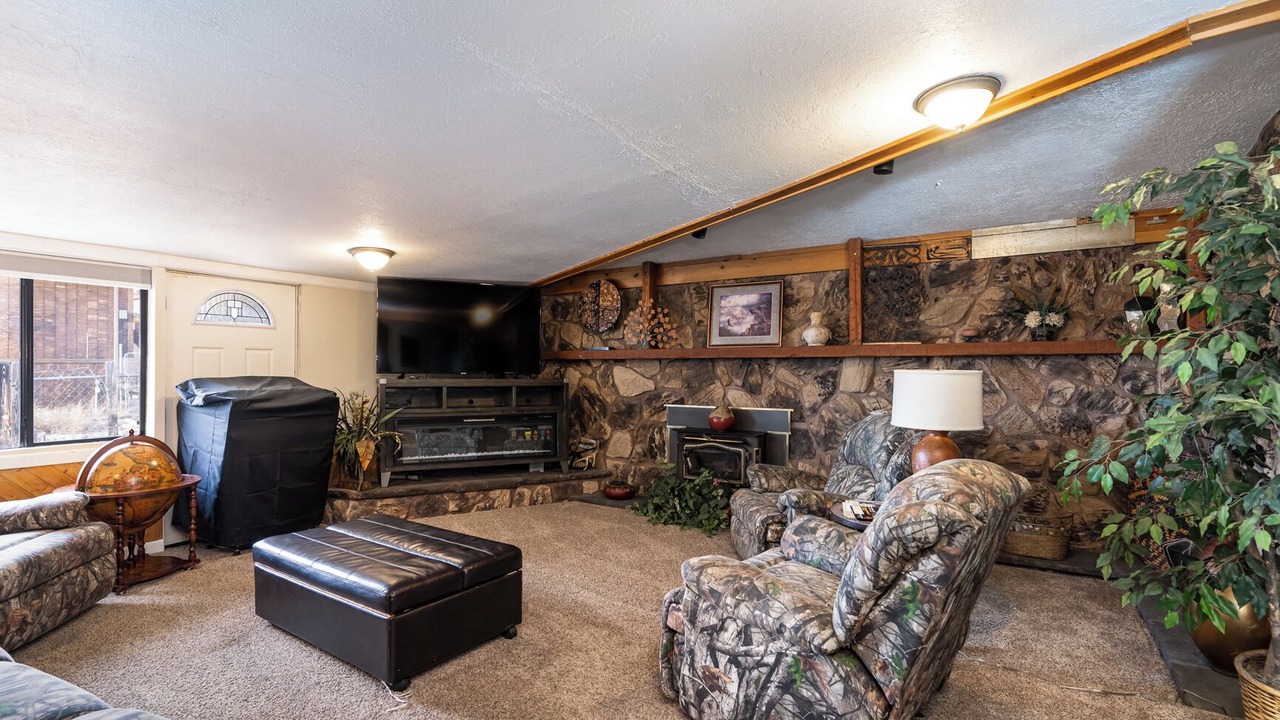 Photo of Livingroom in Navajo Dam