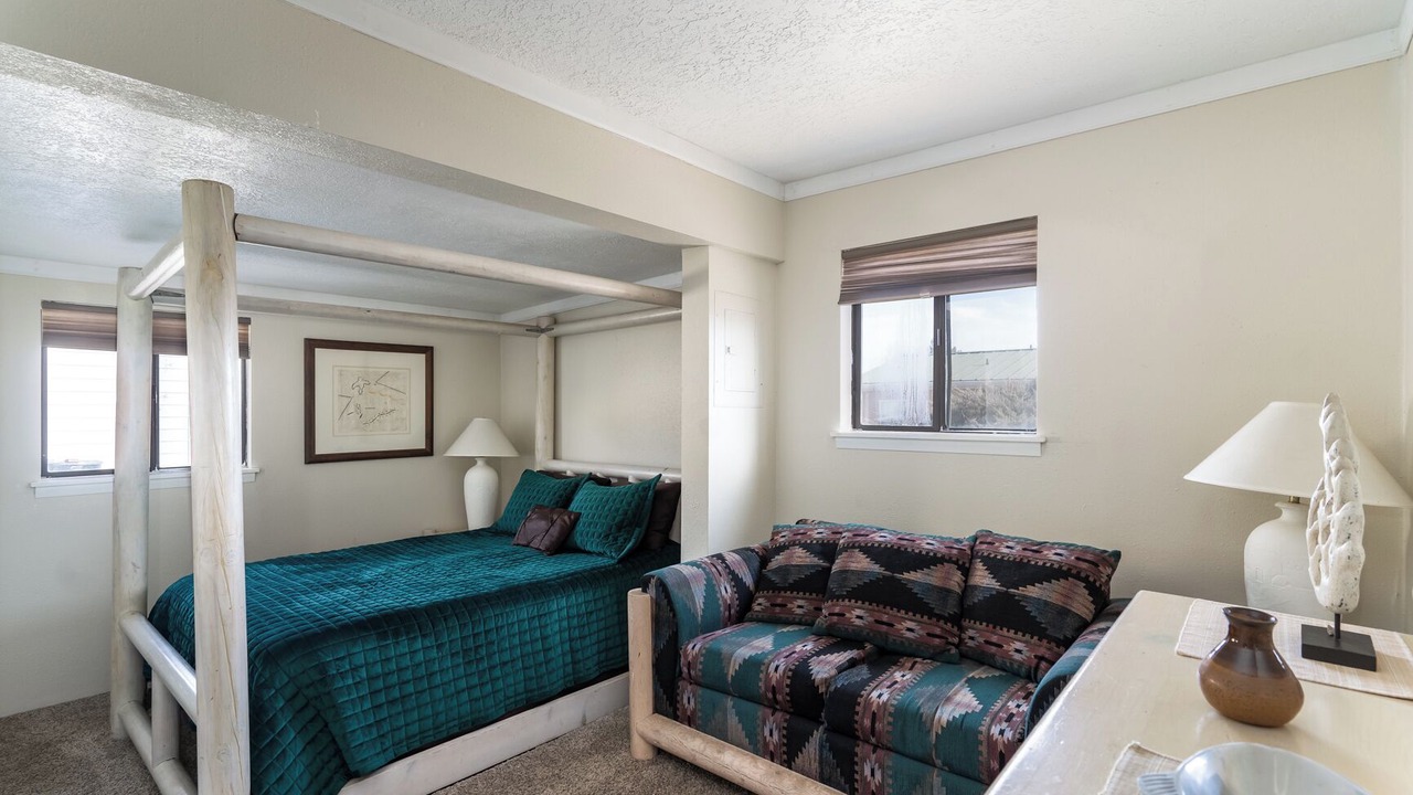 Photo of Bedroom in Navajo Dam