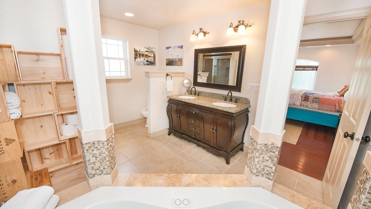 Photo of Bathroom in Benton City