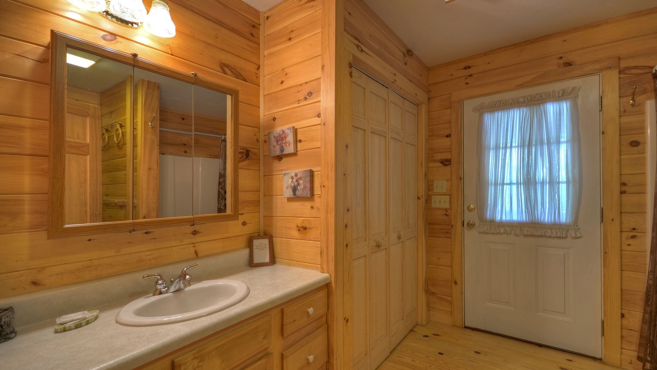 Photo of Bathroom in Mineral Bluff