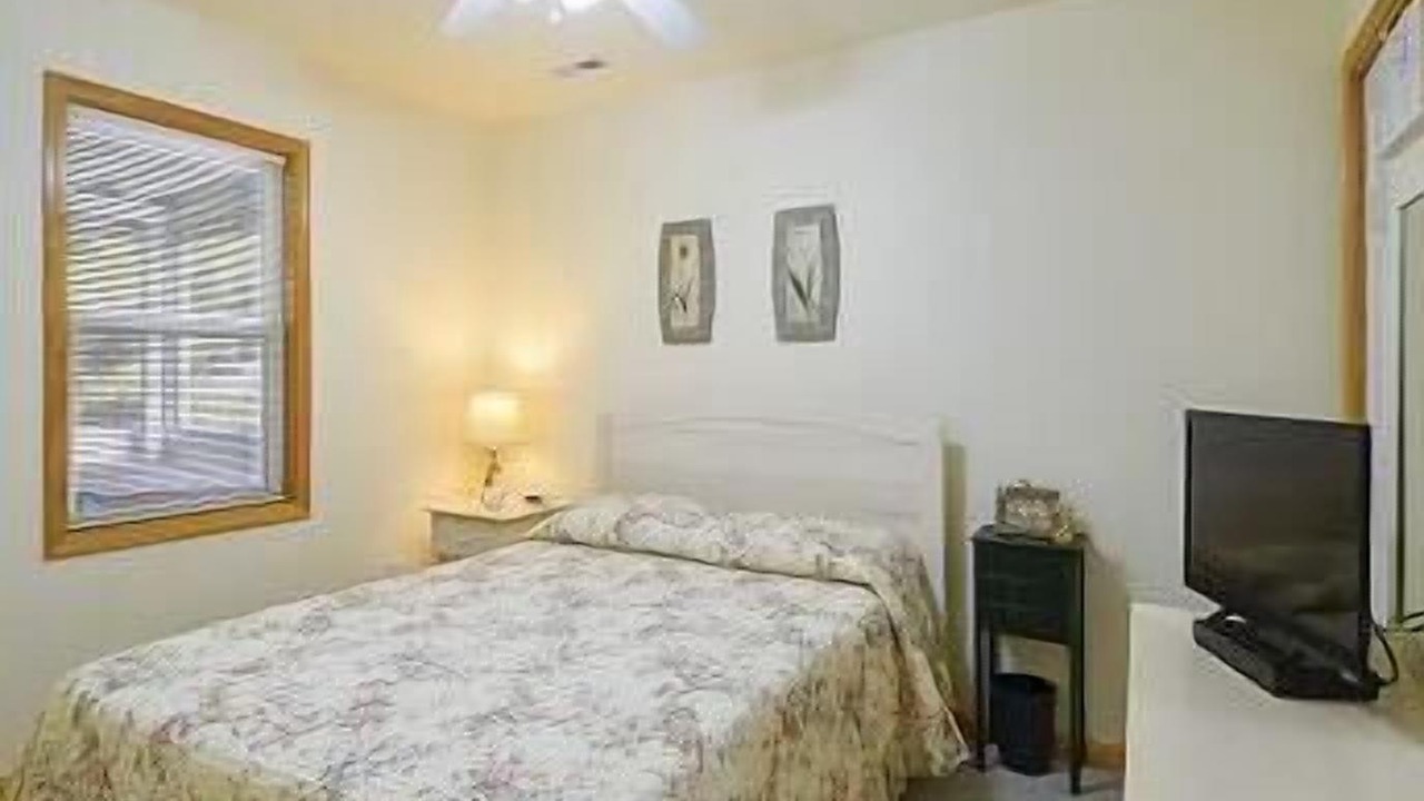 Photo of Bedroom in Monteray Shores