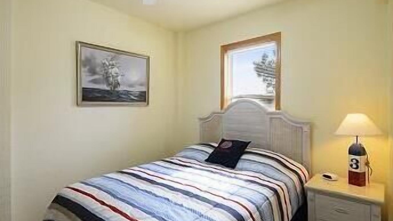 Photo of Bedroom in Monteray Shores