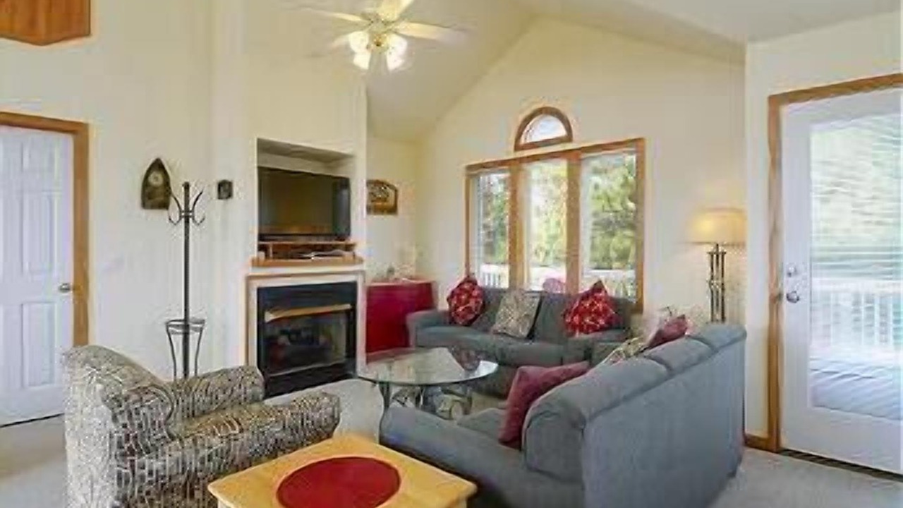 Photo of Livingroom in Monteray Shores