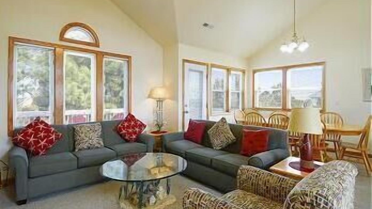 Photo of Livingroom in Monteray Shores