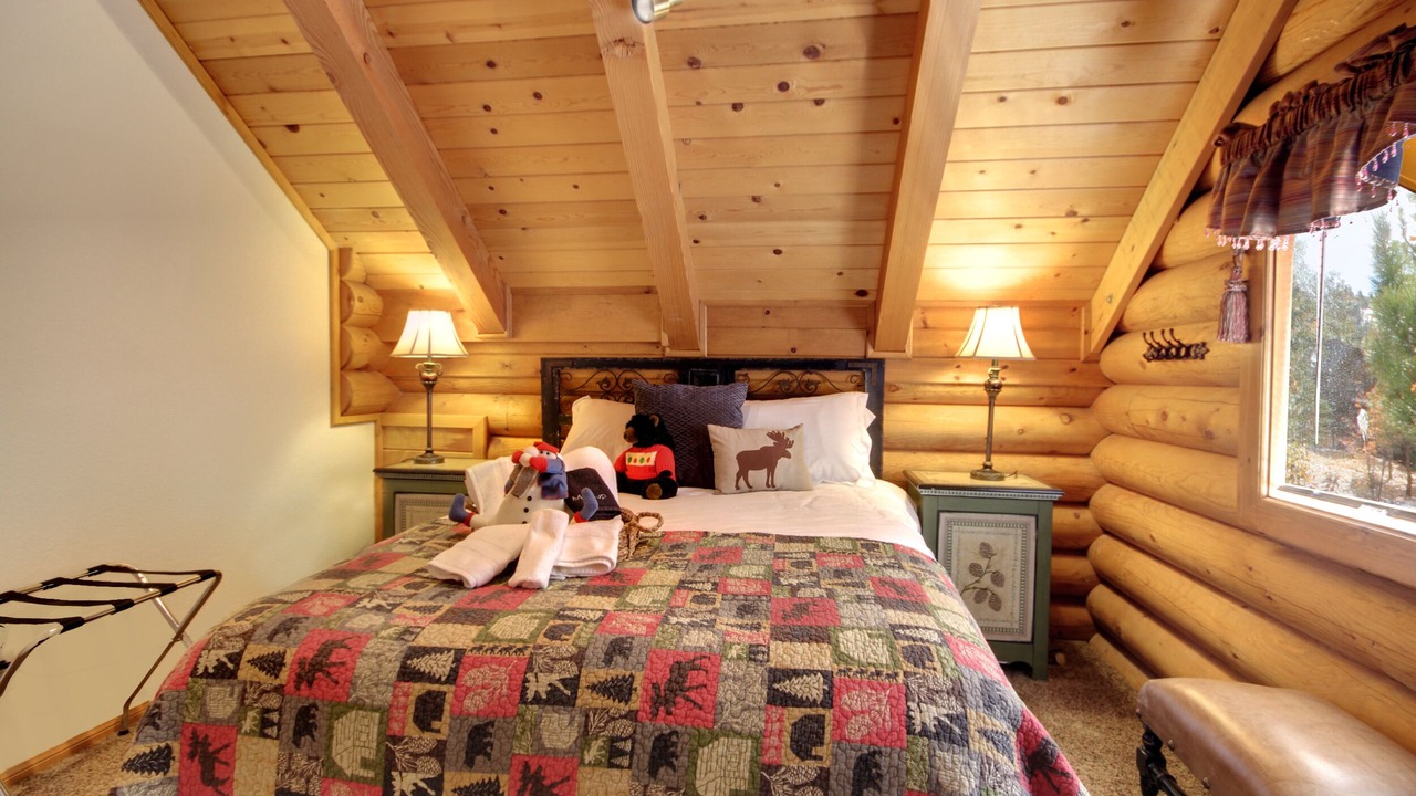 Photo of Bedroom in Evergreen Estates
