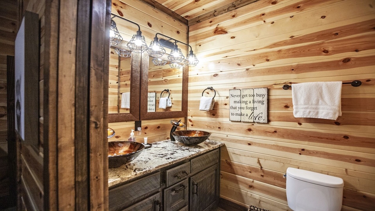 Photo of Bathroom in Broken Bow