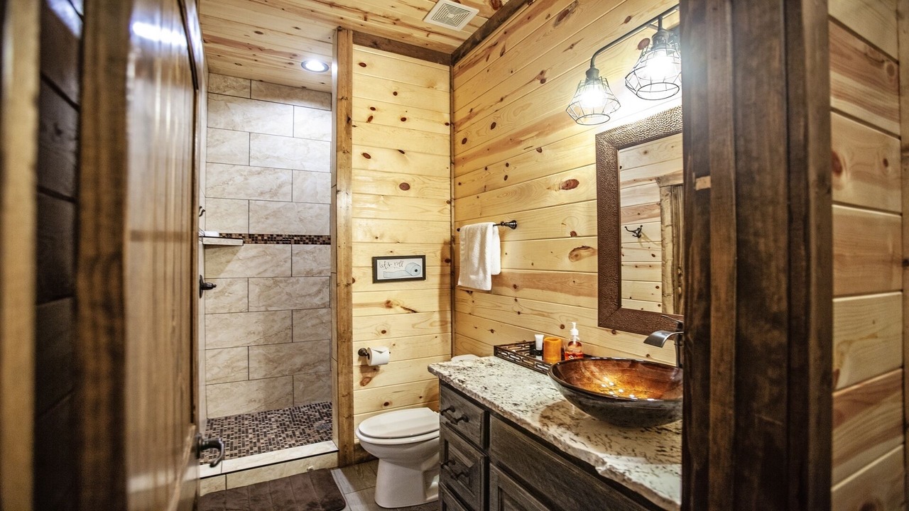Photo of Bathroom in Broken Bow
