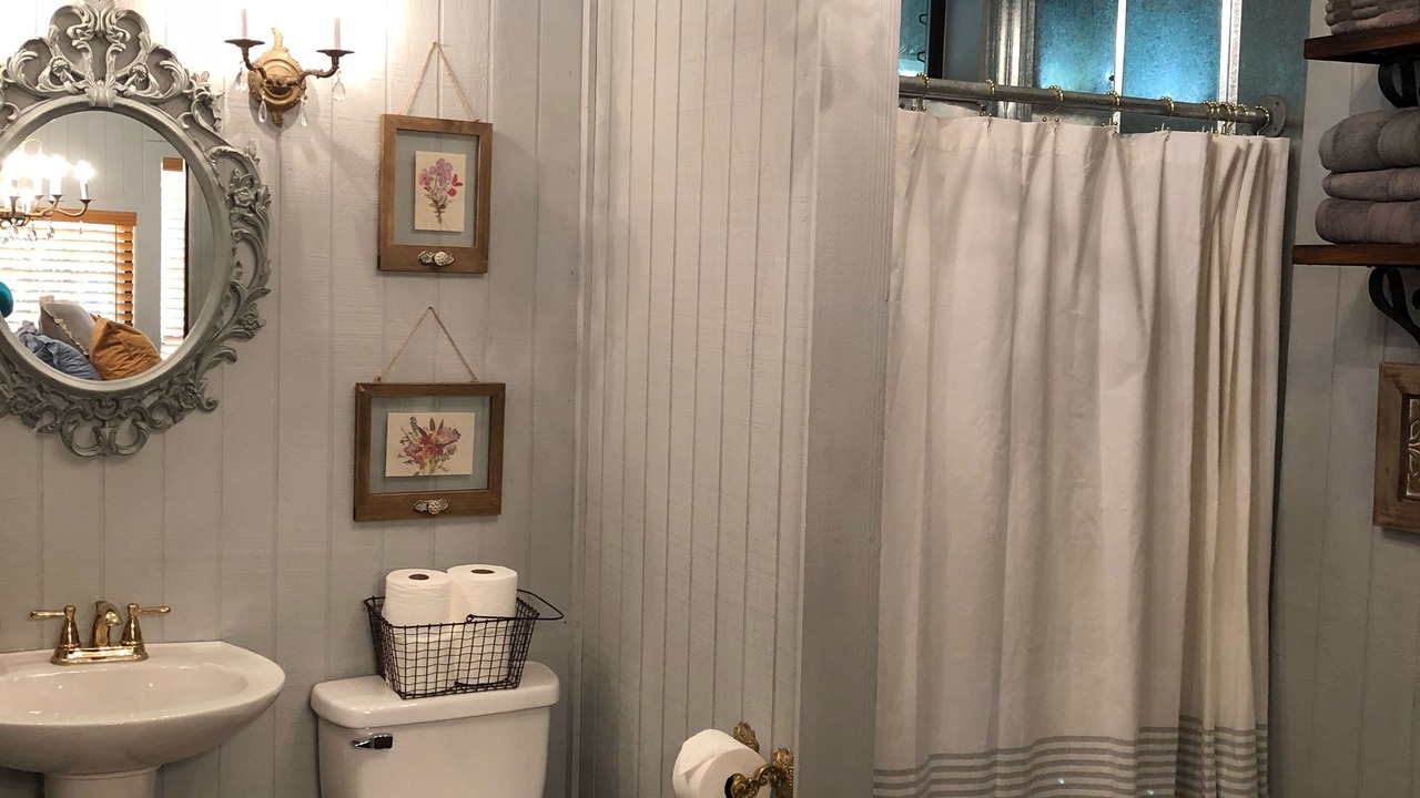 Photo of Bathroom in Harlandale