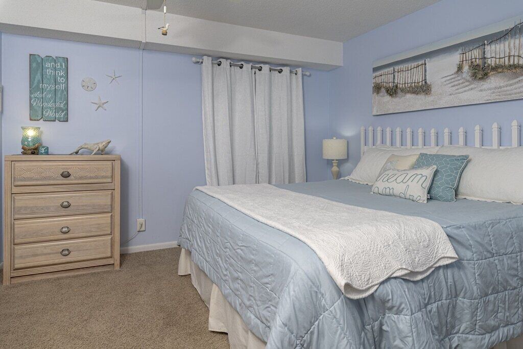 Photo of Bedroom in Crescent Beach