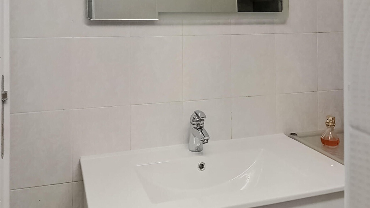 Photo of Bathroom in Tar