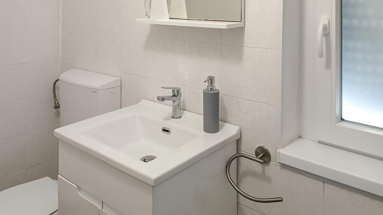 Photo of Bathroom in Tar