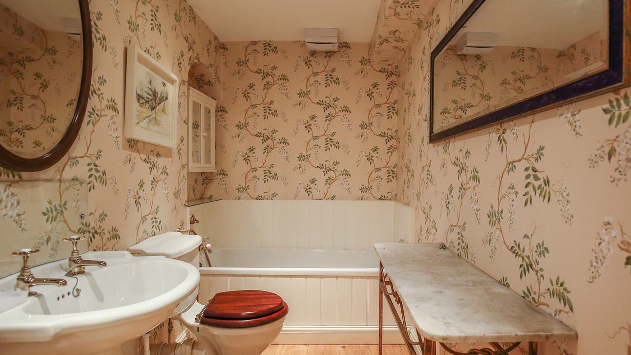 Photo of Bathroom in Lechlade