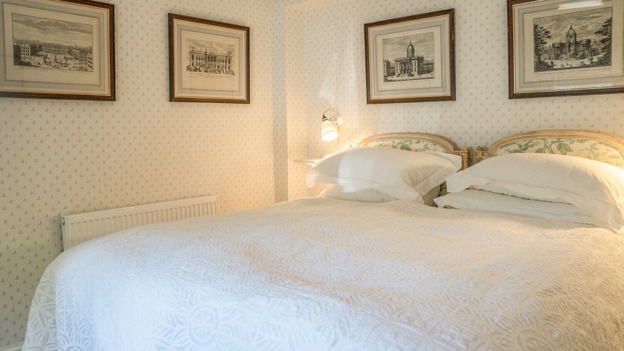 Photo of Bedroom in Lechlade