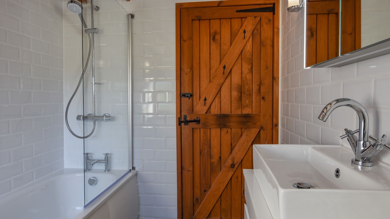 Photo of Bathroom in Pelynt