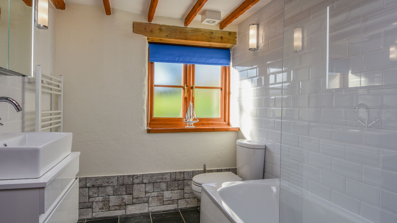 Photo of Bathroom in Pelynt