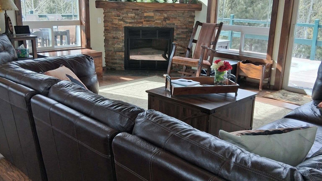 Photo of Livingroom in Divide