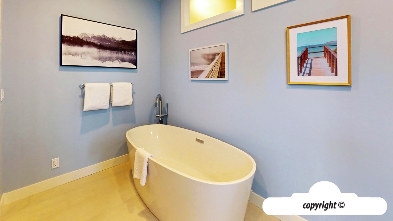 Photo of Bathroom in Gearhart