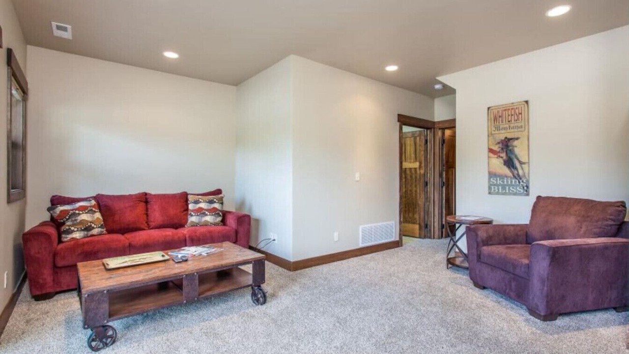 Photo of Livingroom in West Glacier
