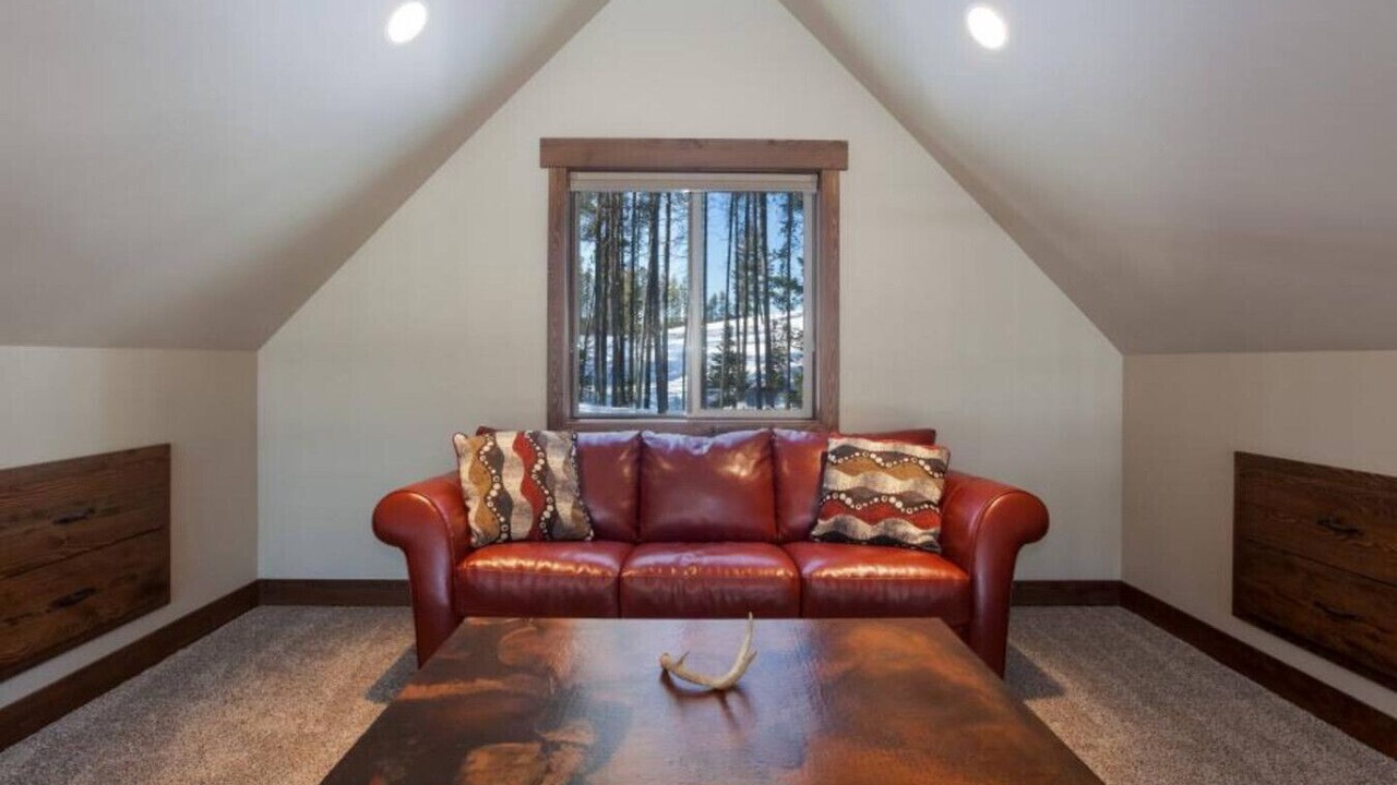 Photo of Livingroom in West Glacier