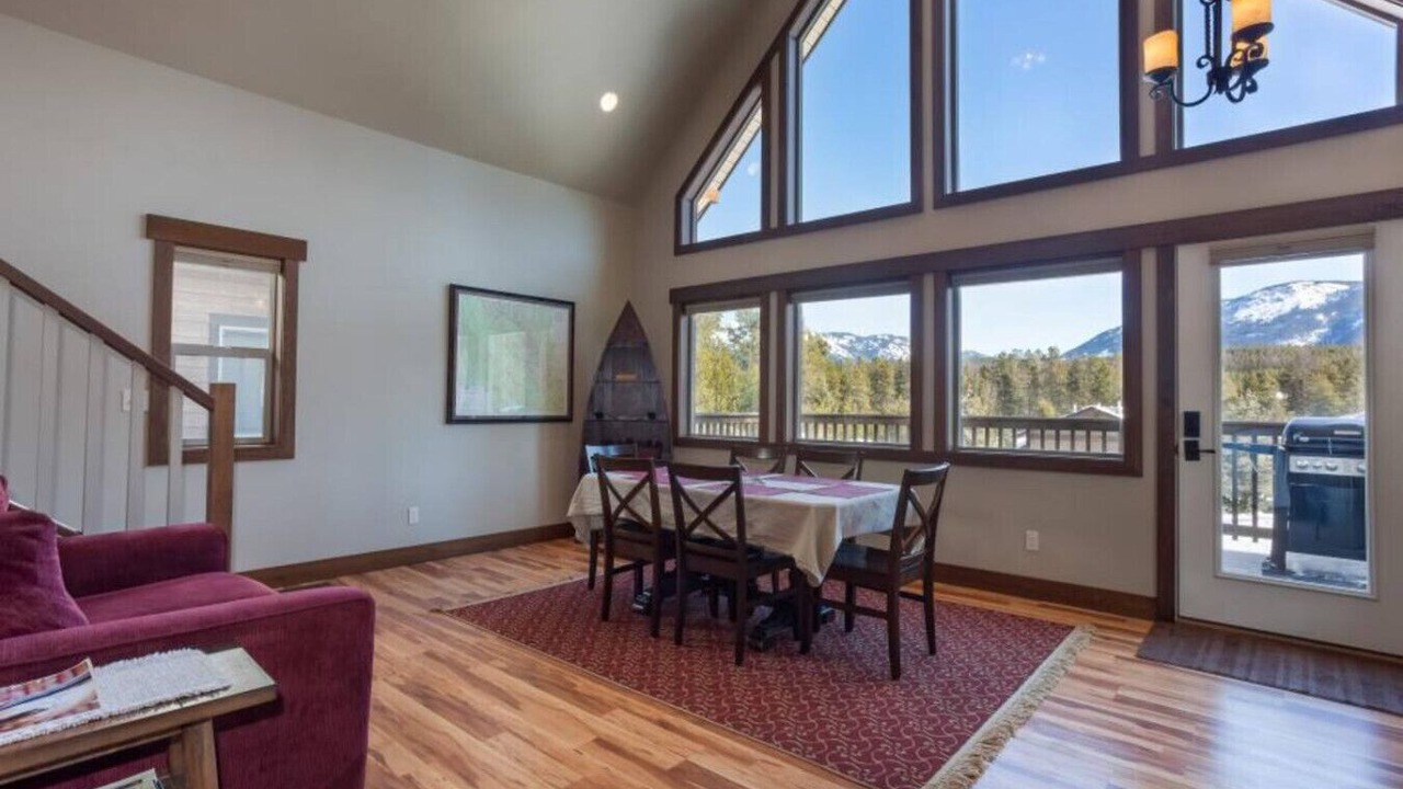 Photo of Livingroom in West Glacier