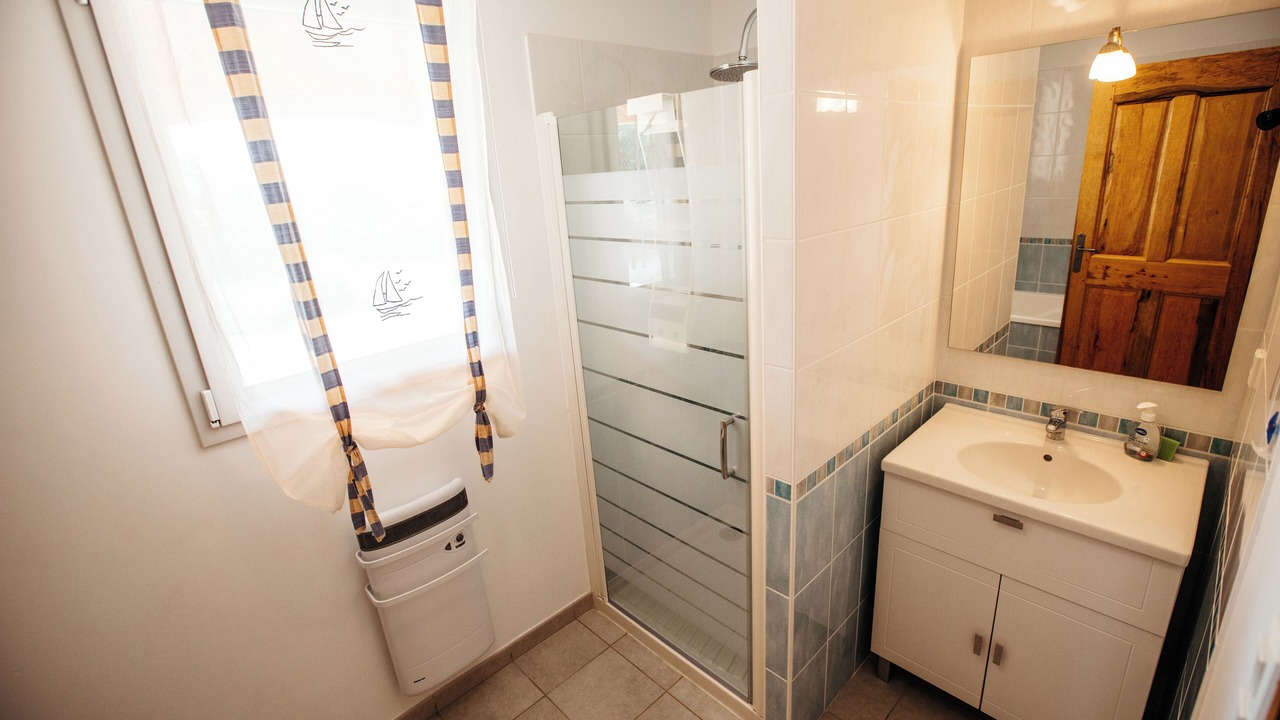 Photo of Bathroom in Joyeuse