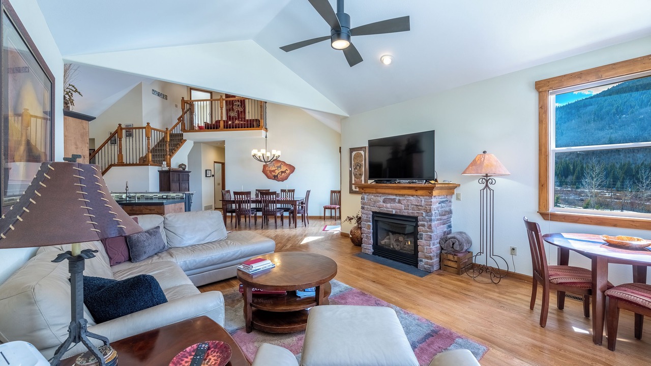Photo of Livingroom in Blue River