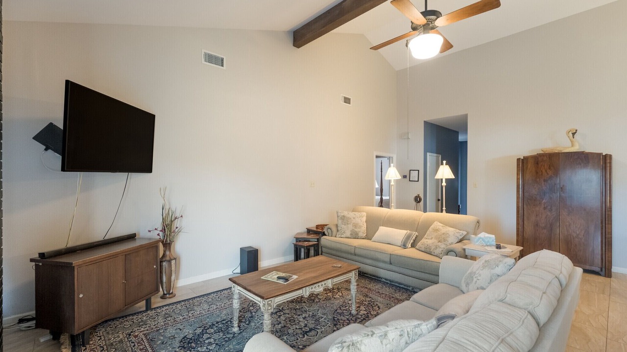 Photo of Livingroom in Medical Center District