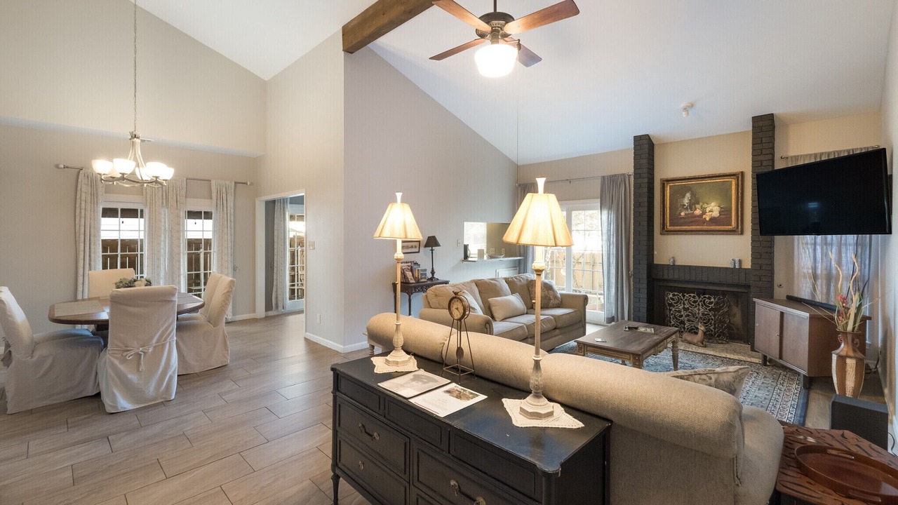 Photo of Livingroom in Medical Center District