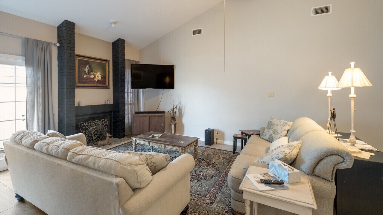 Photo of Livingroom in Medical Center District