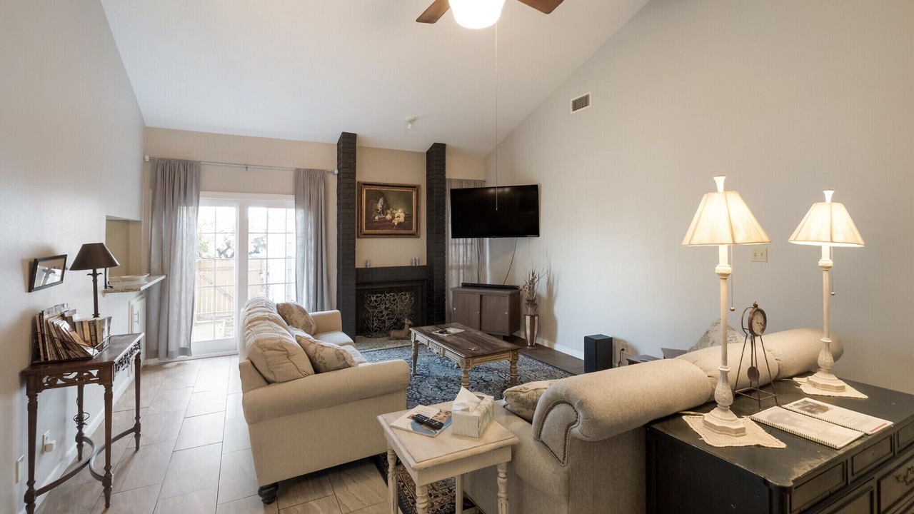 Photo of Livingroom in Medical Center District
