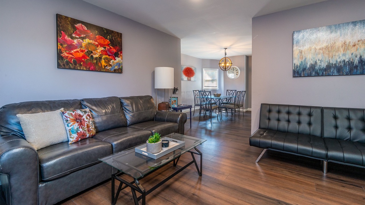 Photo of Livingroom in Front Park