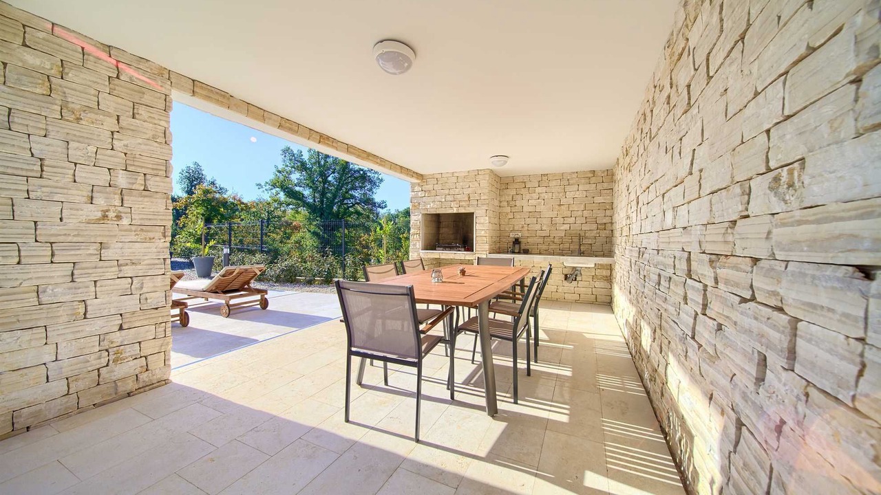 Photo of Outdoor in Risika